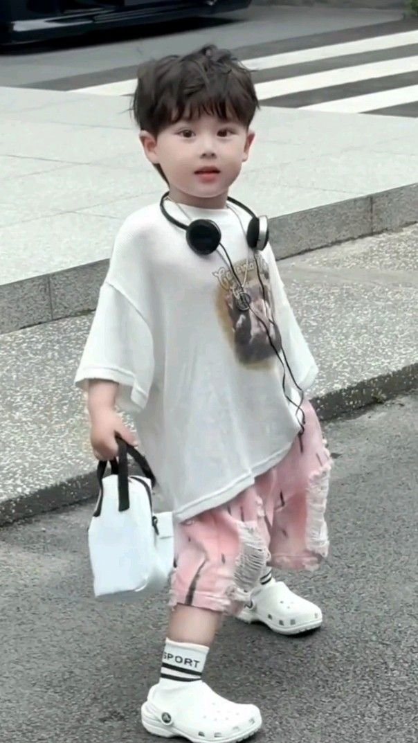 Em bé đẹp trai đáng yêu