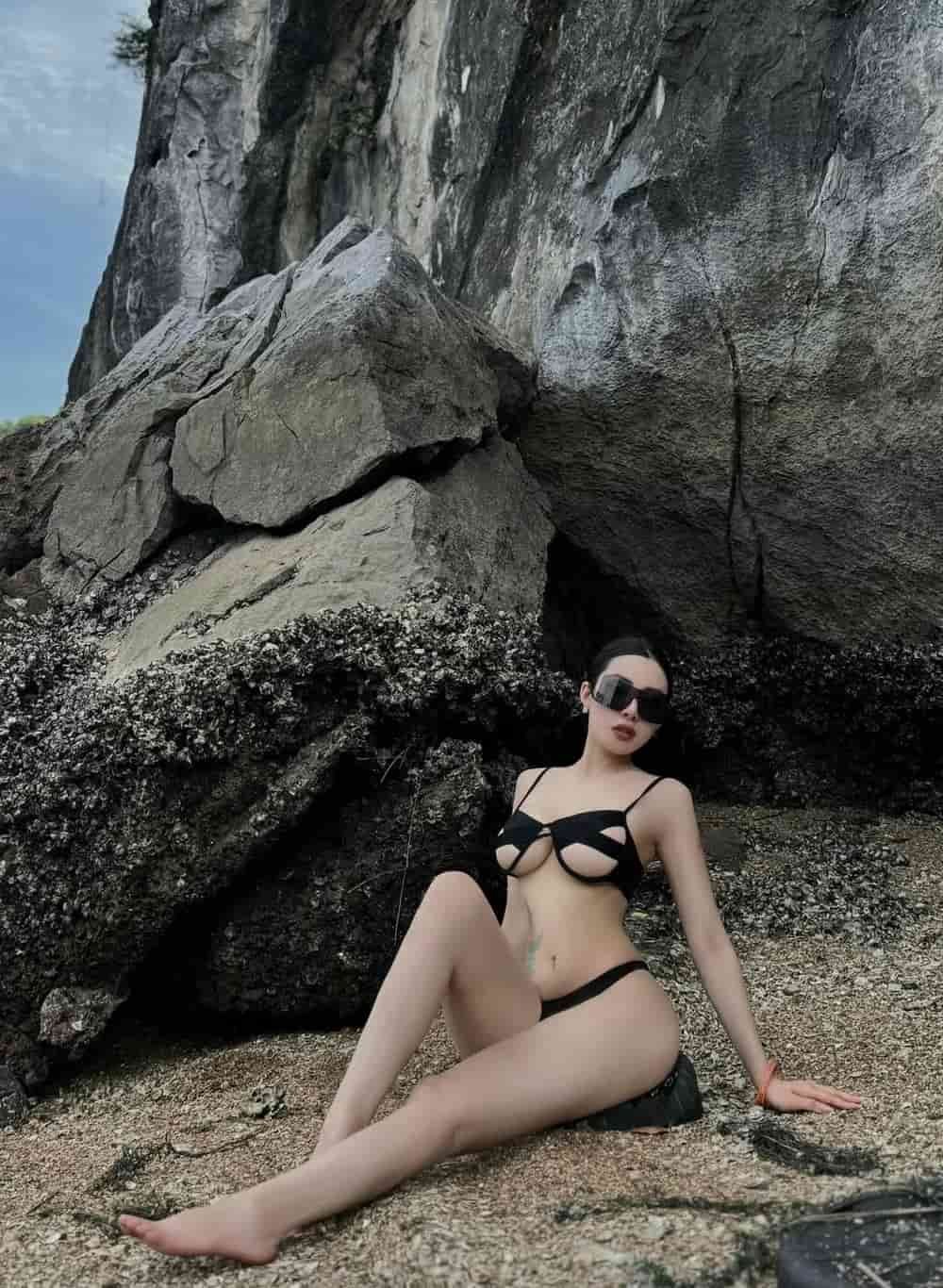 Gái đẹp TikTok với bikini