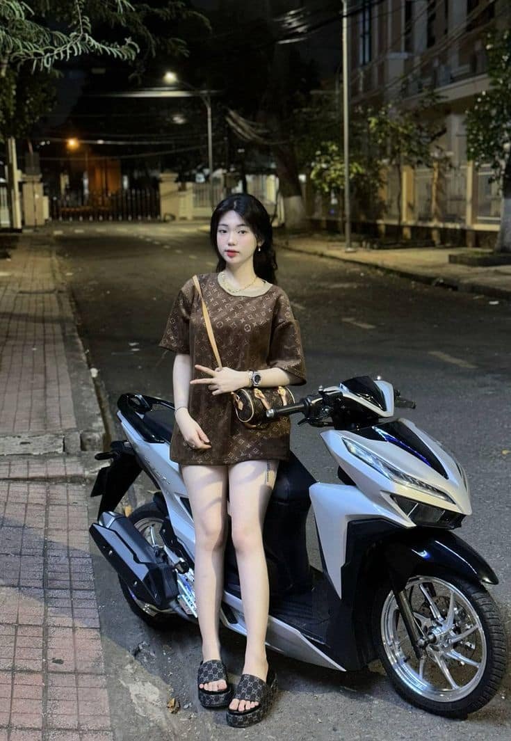 Gái xinh 2k10 tươi tắn