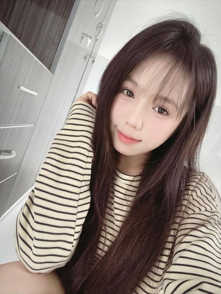 Gái xinh 2k8 rạng rỡ