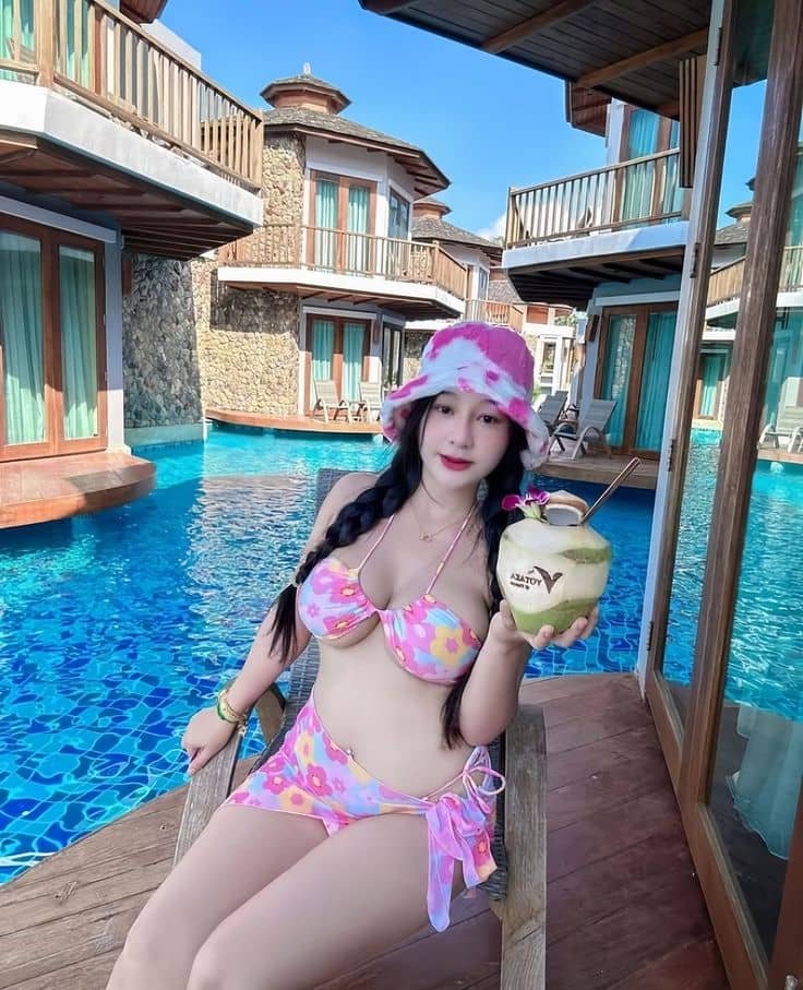 Gái xinh bikini cá tính