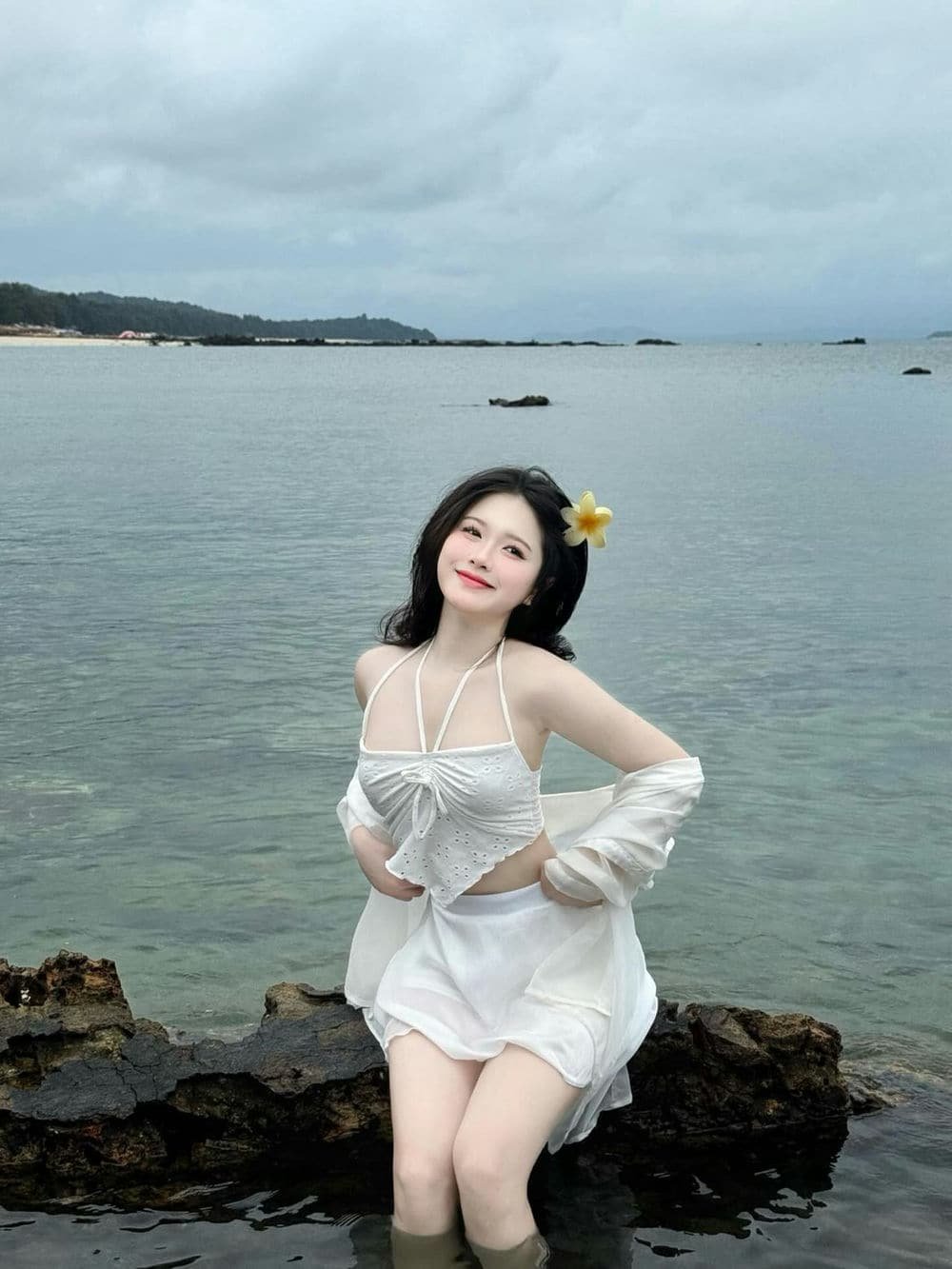 Gái xinh cười rạng ngời cuốn