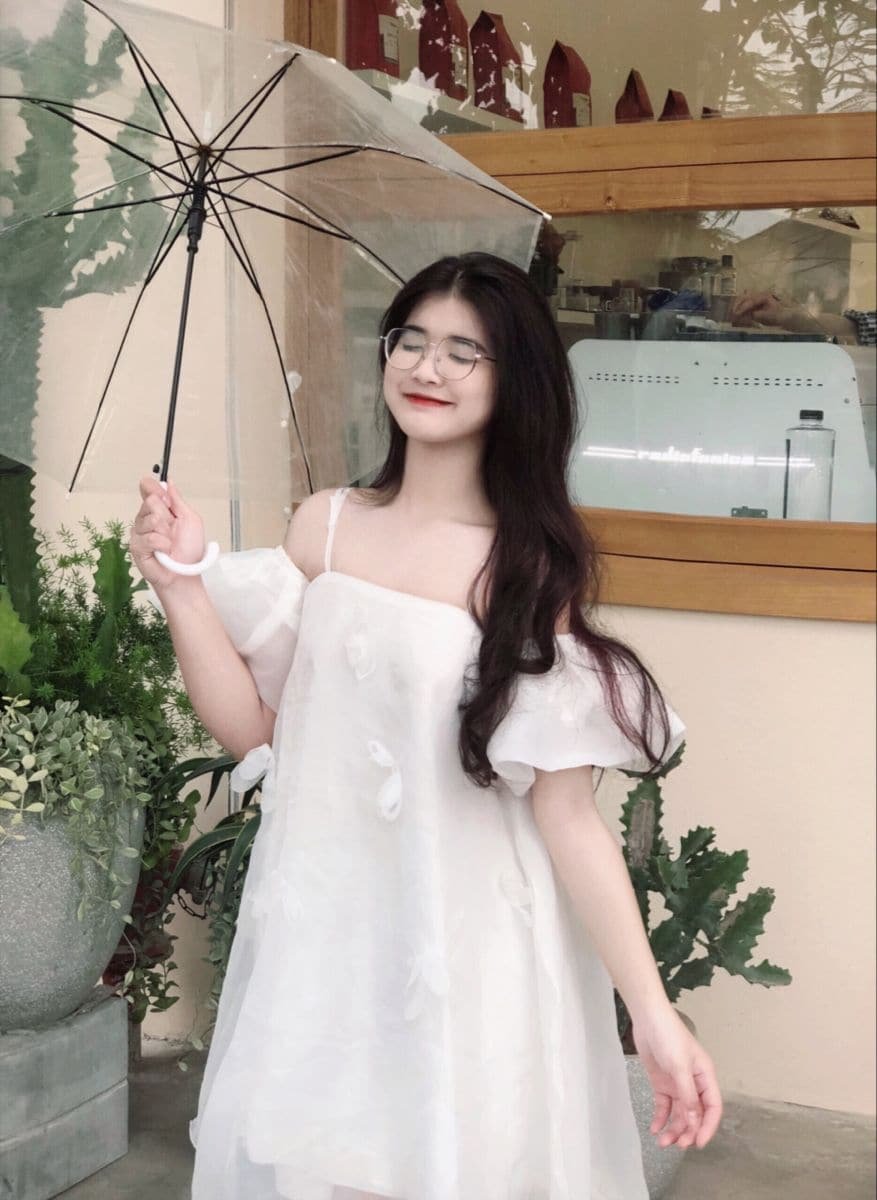 Gái xinh cười tươi rạng rỡ