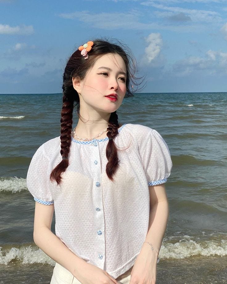 Gái xinh cười xinh xắn đáng