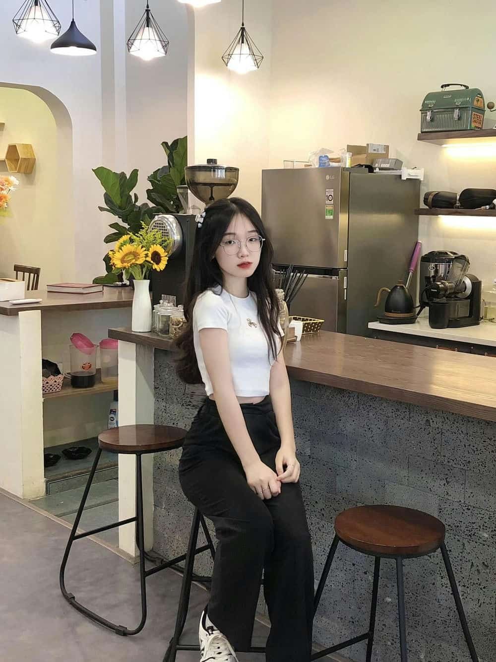 Gái xinh đeo kính cá tính