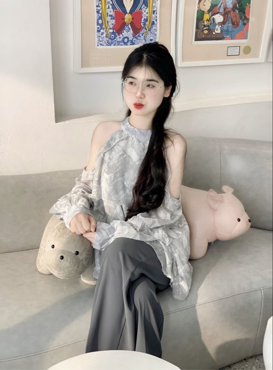 Gái xinh đeo kính thông minh