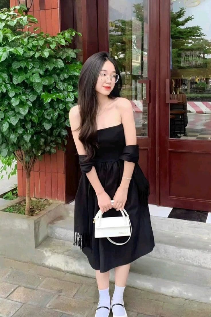 Gái xinh đeo kính trong trẻo