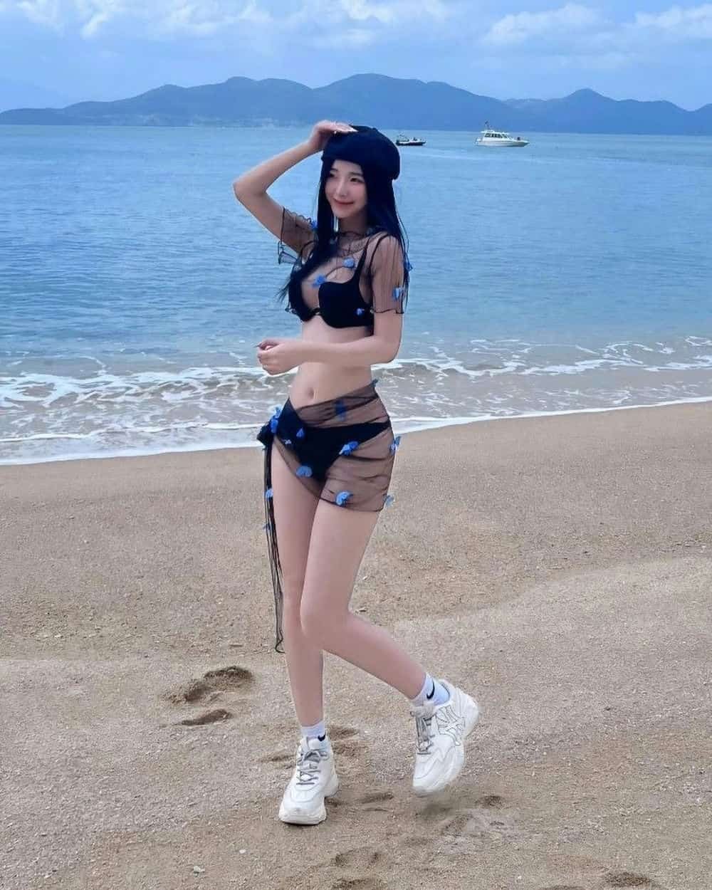 Gái xinh mặc bikini nóng