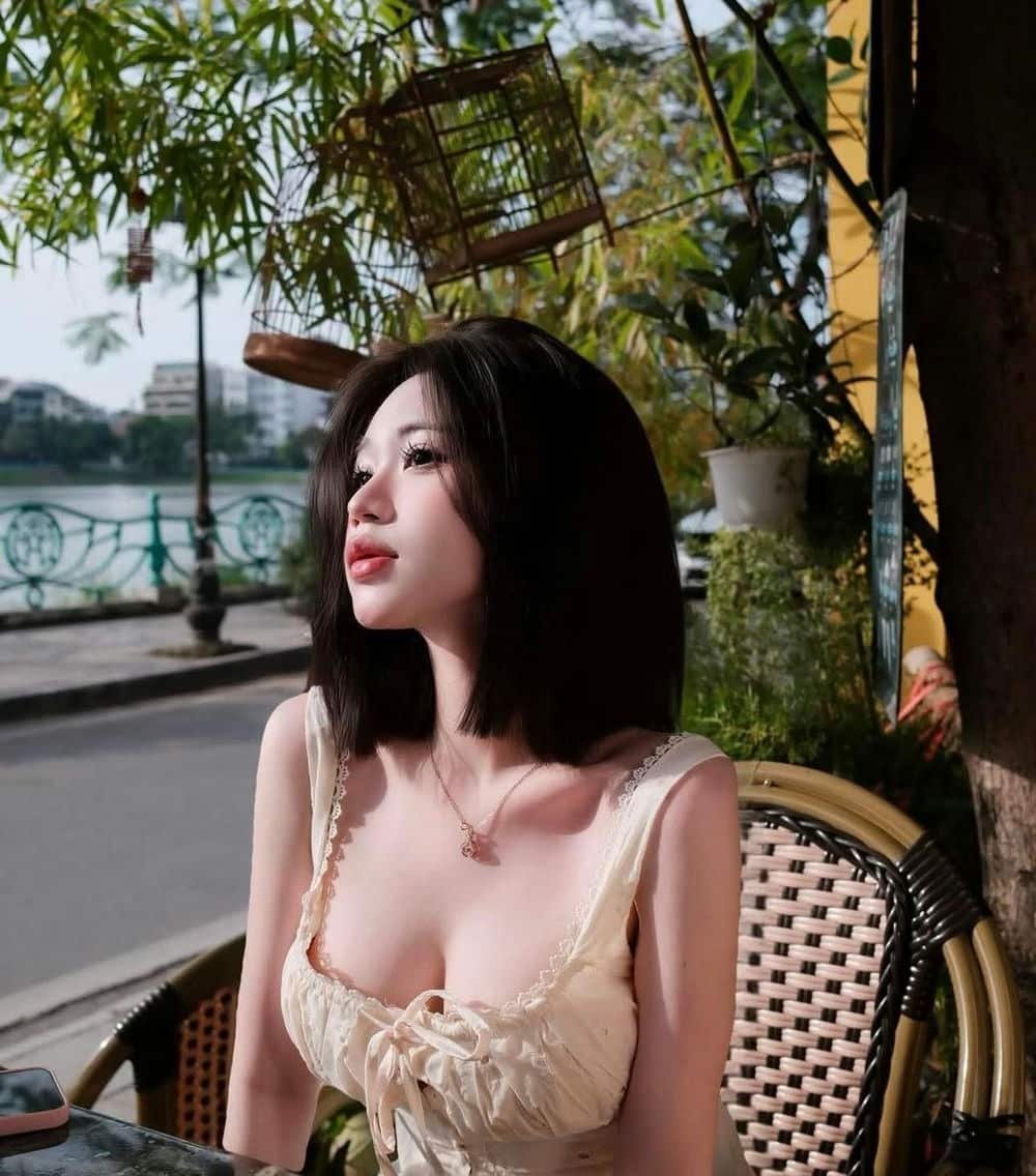 Gái xinh tóc ngắn dễ thương