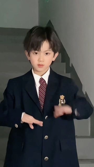 Gương mặt trai đẹp 9 tuổi