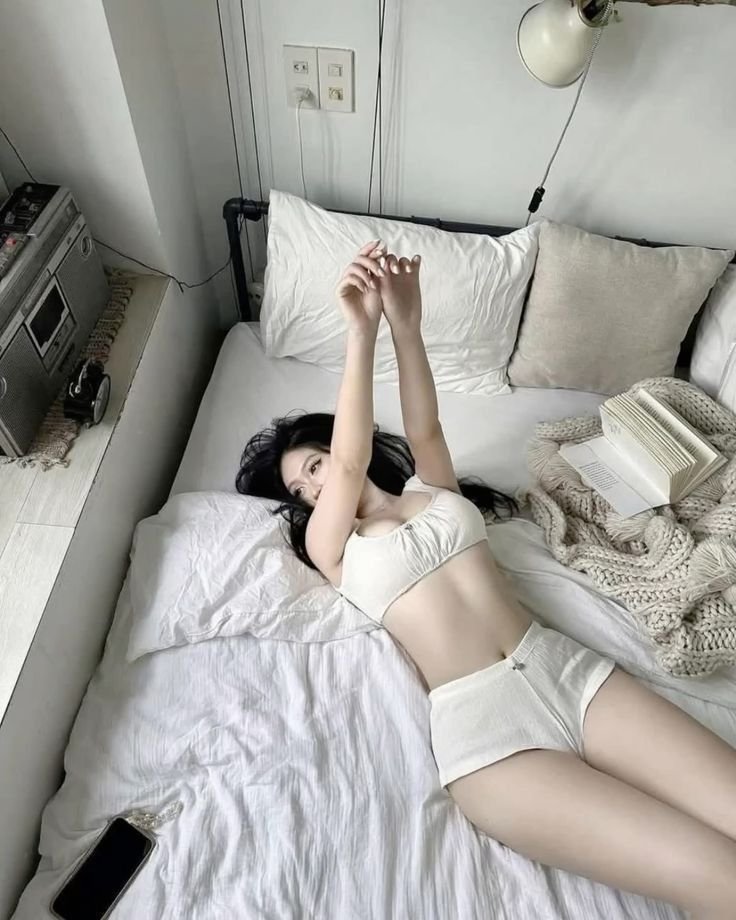 Hình gái xinh che mặt