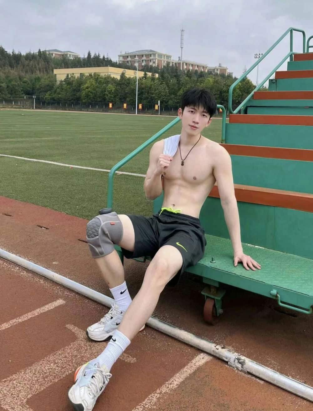 Hình nền trai đẹp tạo dáng