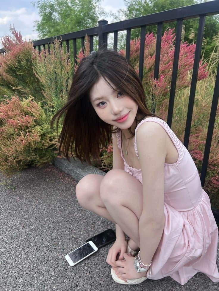 Hot girl tóc ngắn dễ thương