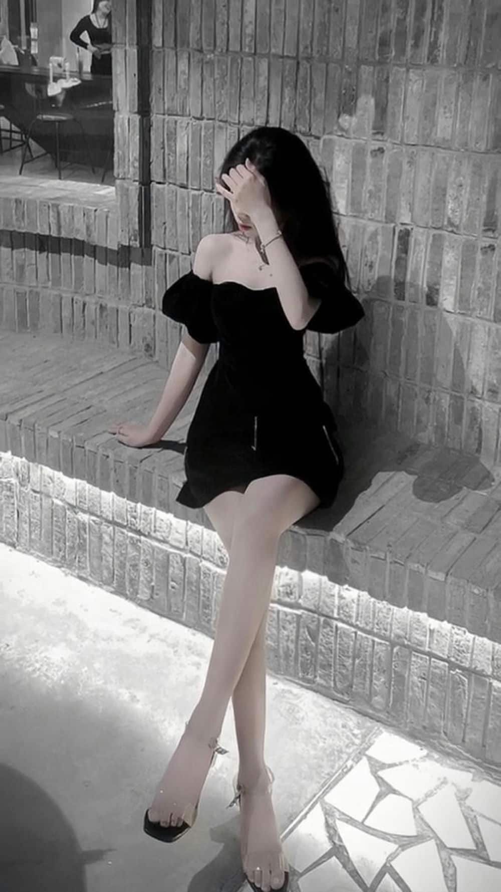 Thiếu nữ che mặt xinh