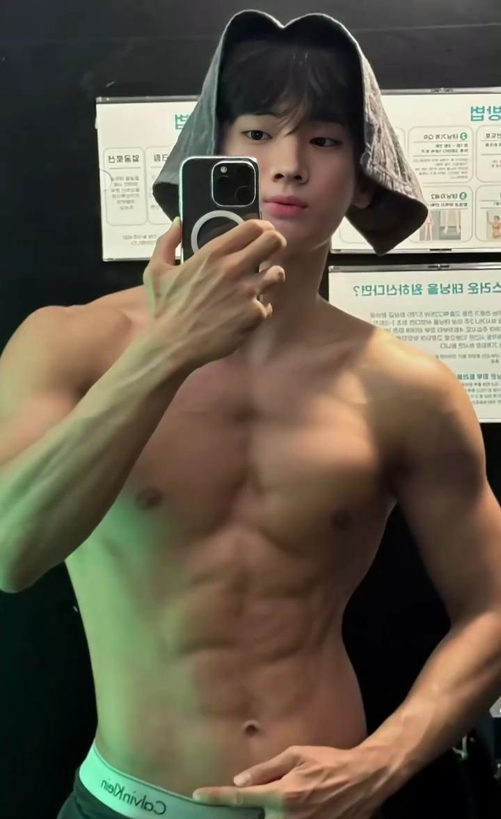 Trai đẹp 6 múi dáng chuẩn