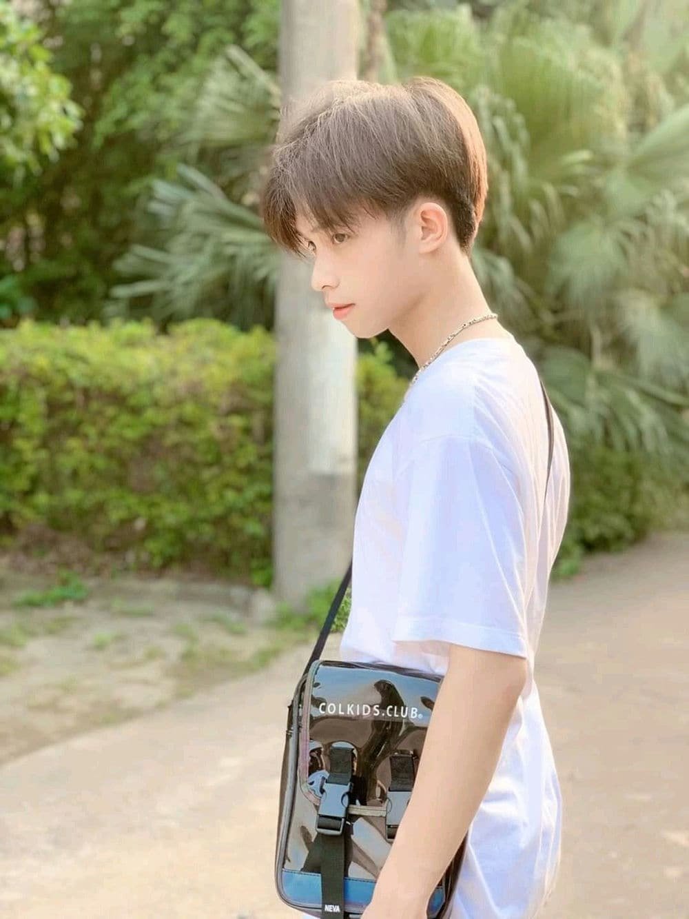 Trai đẹp học sinh gương mặt