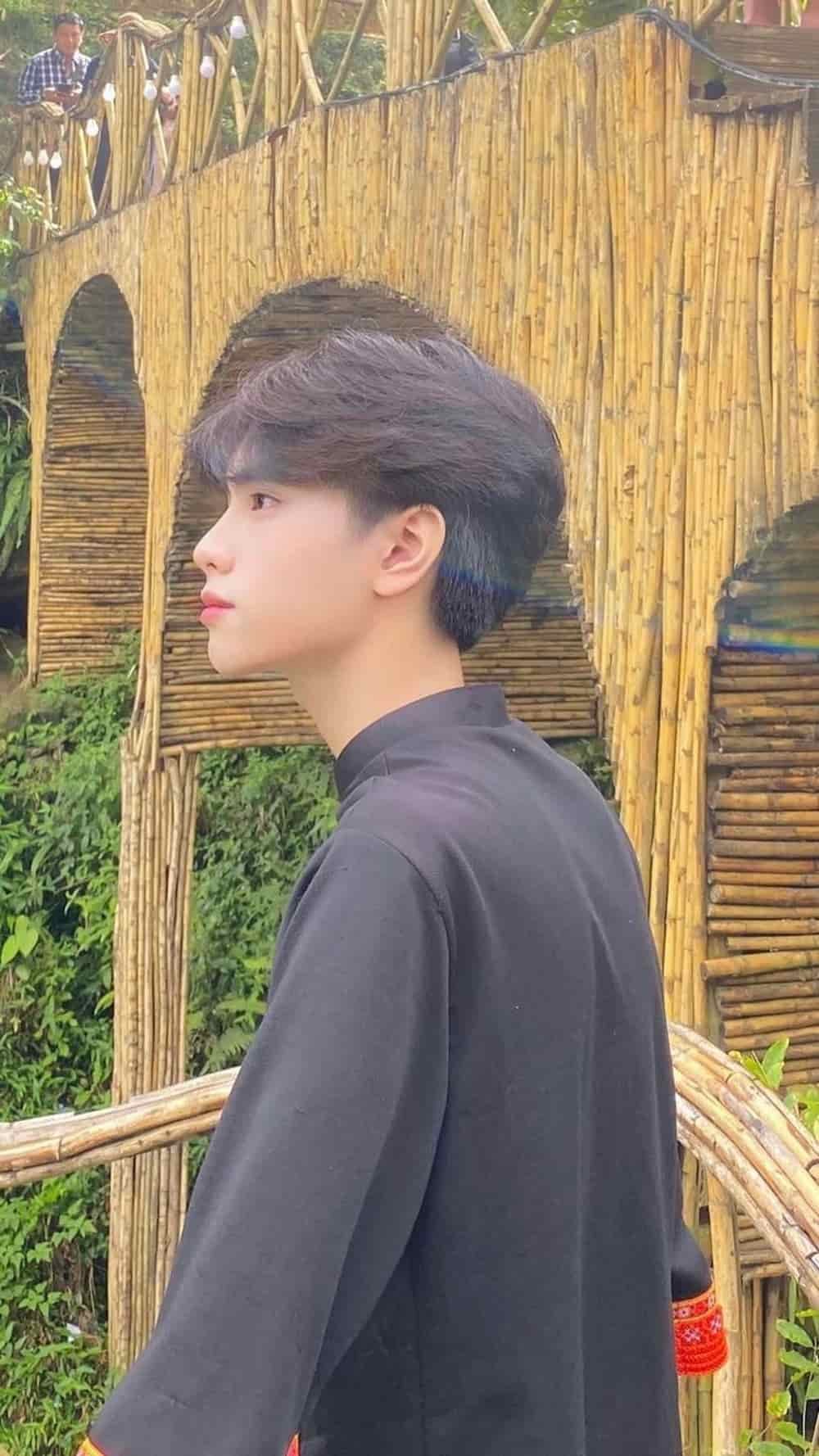 Trai đẹp học sinh mặt baby