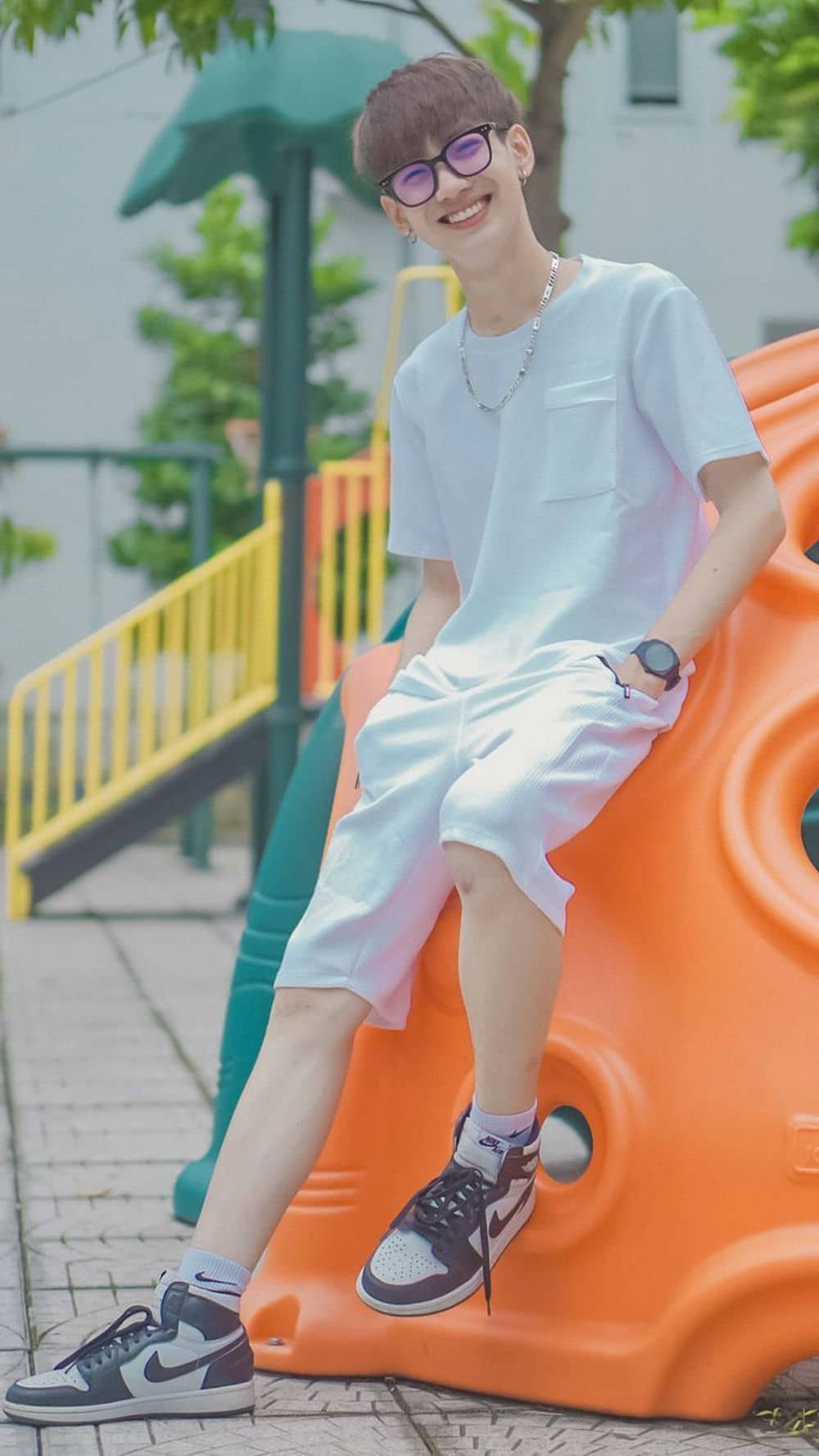 Trai đẹp học sinh nụ cười