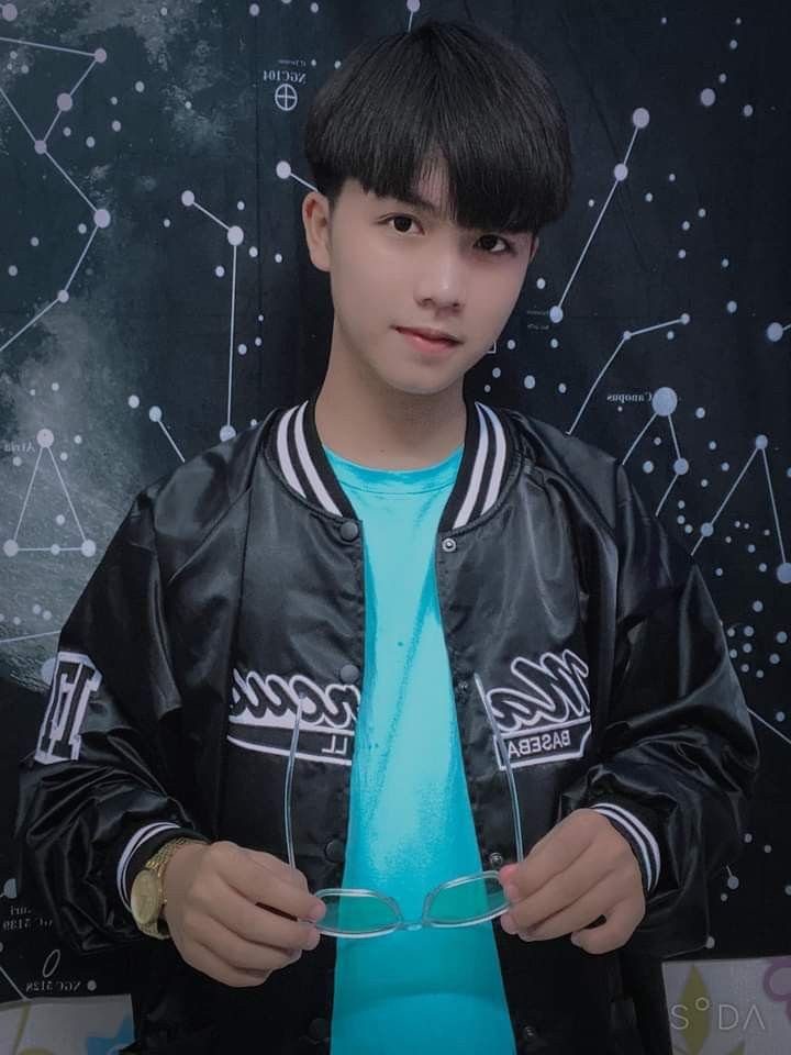 Trai đẹp k12 vẻ ngoài sáng