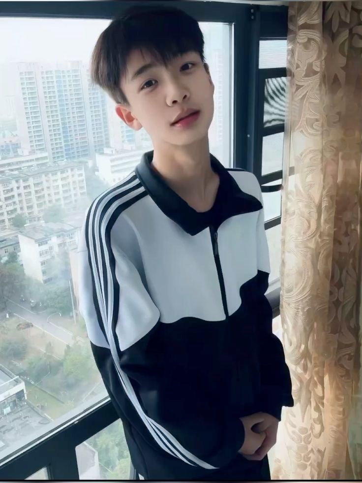 Trai đẹp lớp 7 vui vẻ