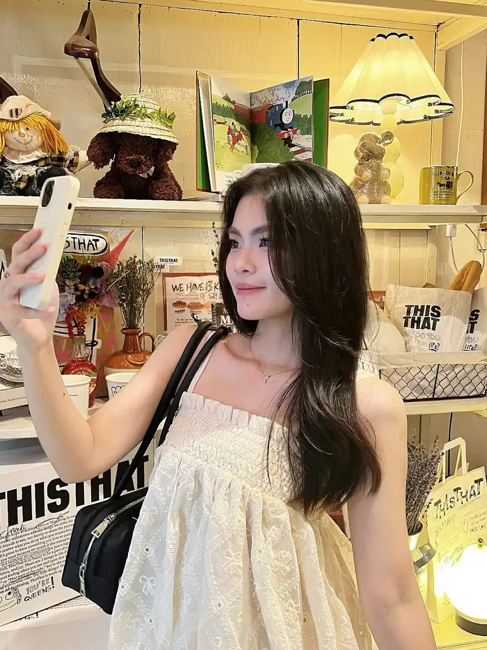 ảnh bé gái 2009 xinh vui vẻ ngoài trời