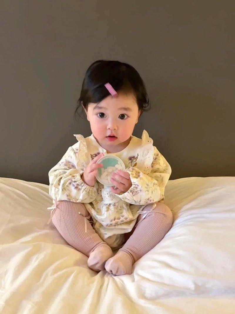 ảnh bé gái xinh cute