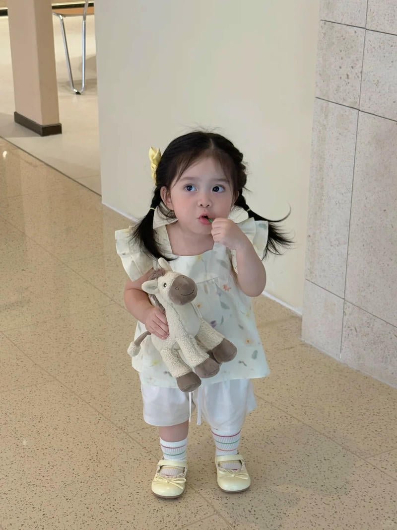 ảnh bé gái xinh đáng yêu