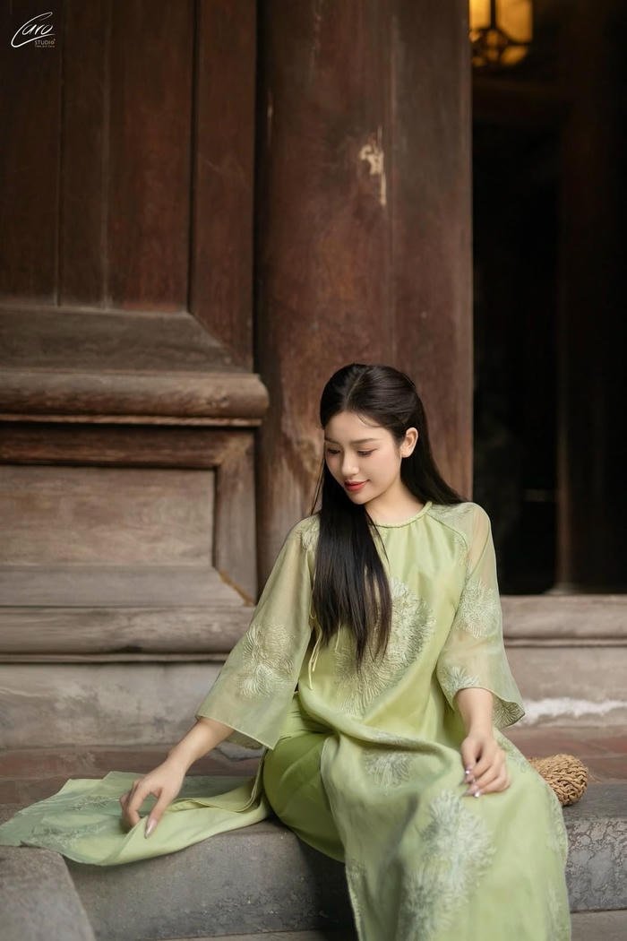 ảnh chụp toàn thân áo dài tết