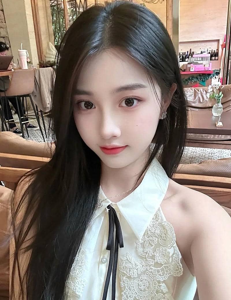 ảnh cô gái xinh da trắng mơ màng