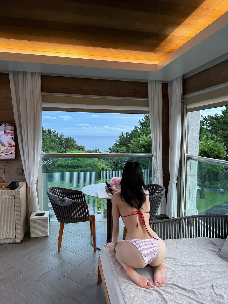 anh gái đẹp quay lưng