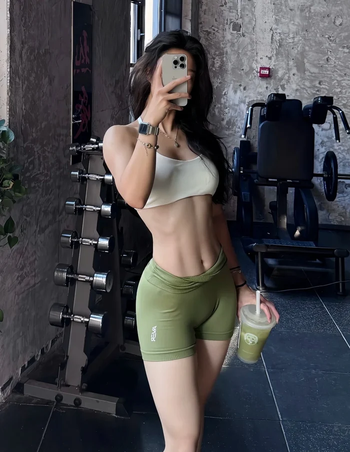 anh gái đẹp tập gym