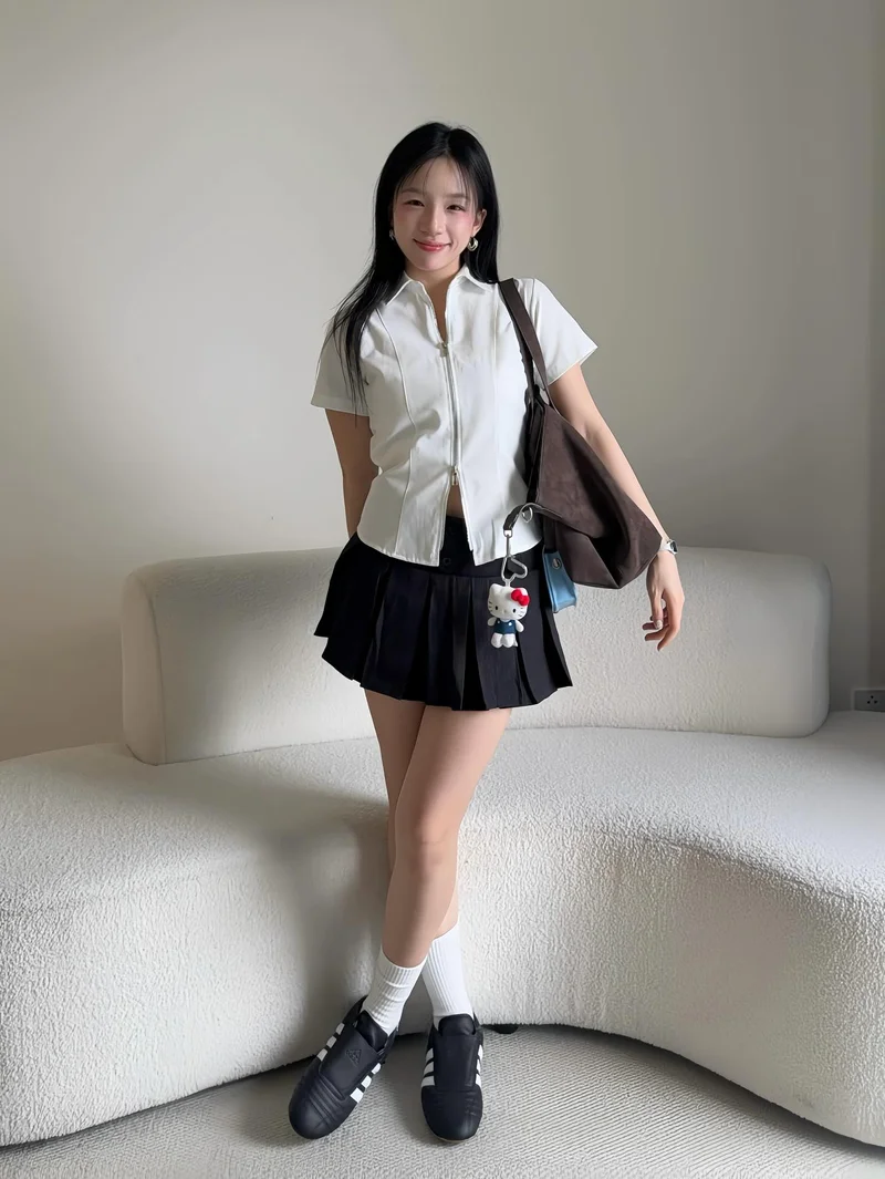 anh gái mặc váy ngắn xinh