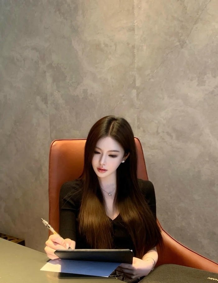 ảnh gái xinh công sở tóc dài
