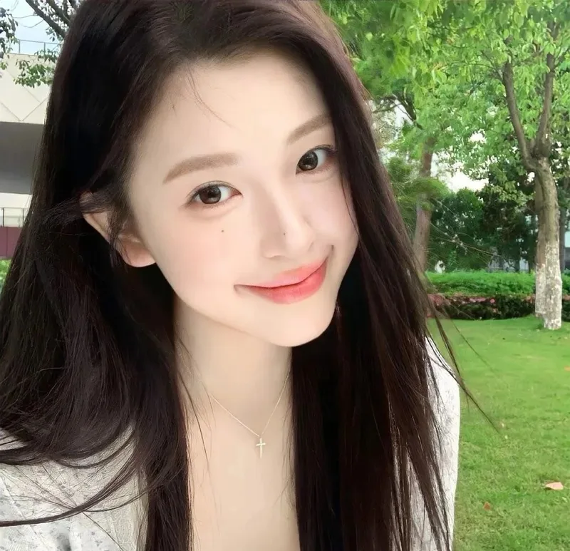 anh gái xinh cười