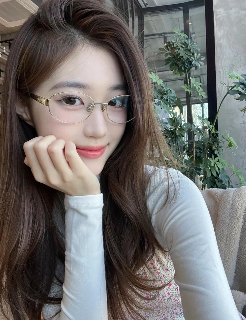 ảnh gái xinh đeo kính nổi bật