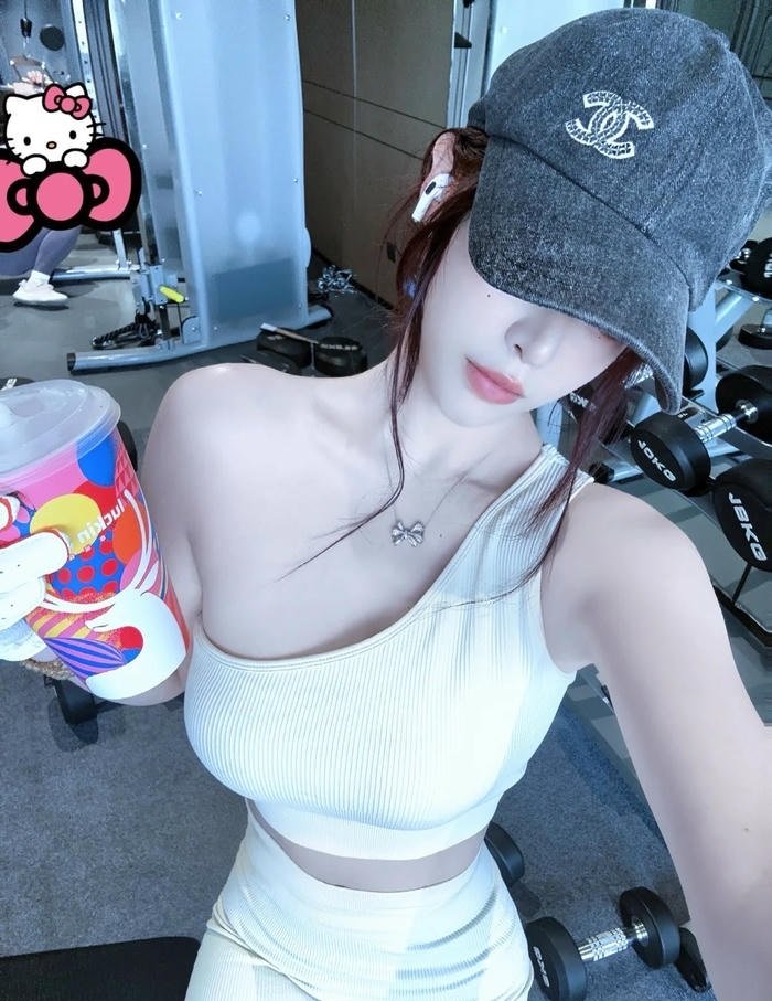 ảnh gái xinh gym cá tính