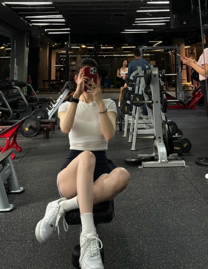 ảnh gái xinh gym khỏe khoắn