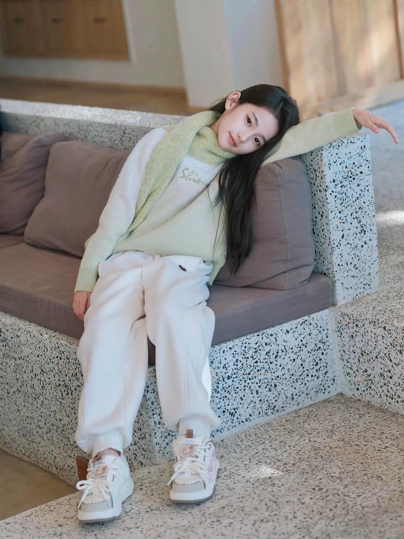 ảnh gái xinh lớp 5 thướt tha