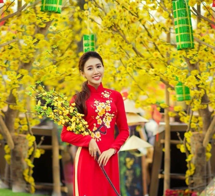 ảnh gái xinh mặc áo dài tết