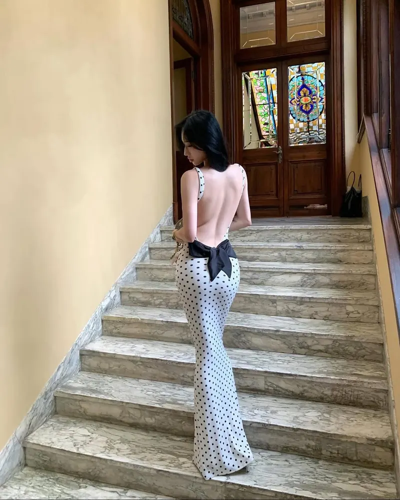 anh gai xinh quay lung