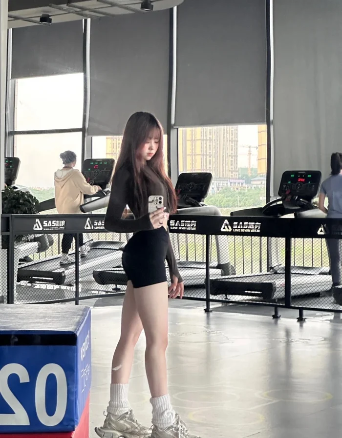 anh gái xinh tập gym