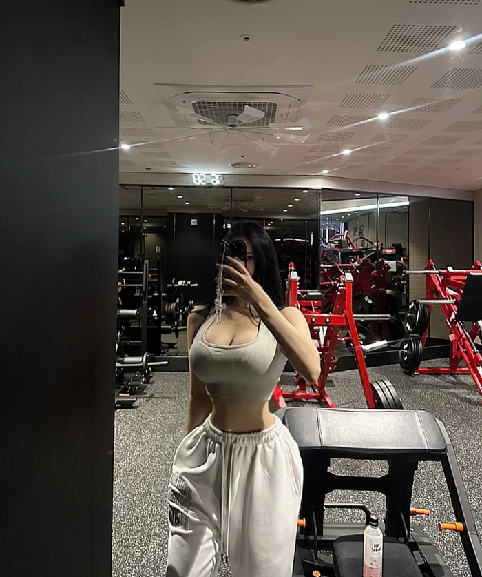 ảnh gái xinh tập gym dáng chuẩn