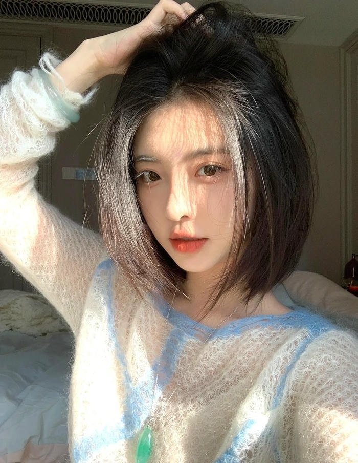 ảnh gái xinh tóc ngắn năng động