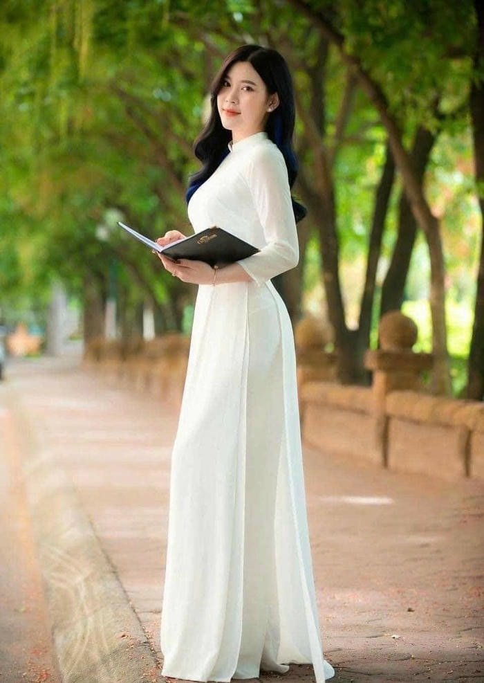 ảnh pose dáng áo dài trắng