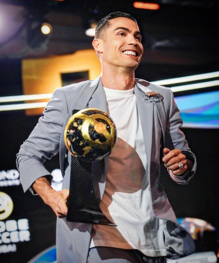ảnh ronaldo đẹp trai thần thái ngầu