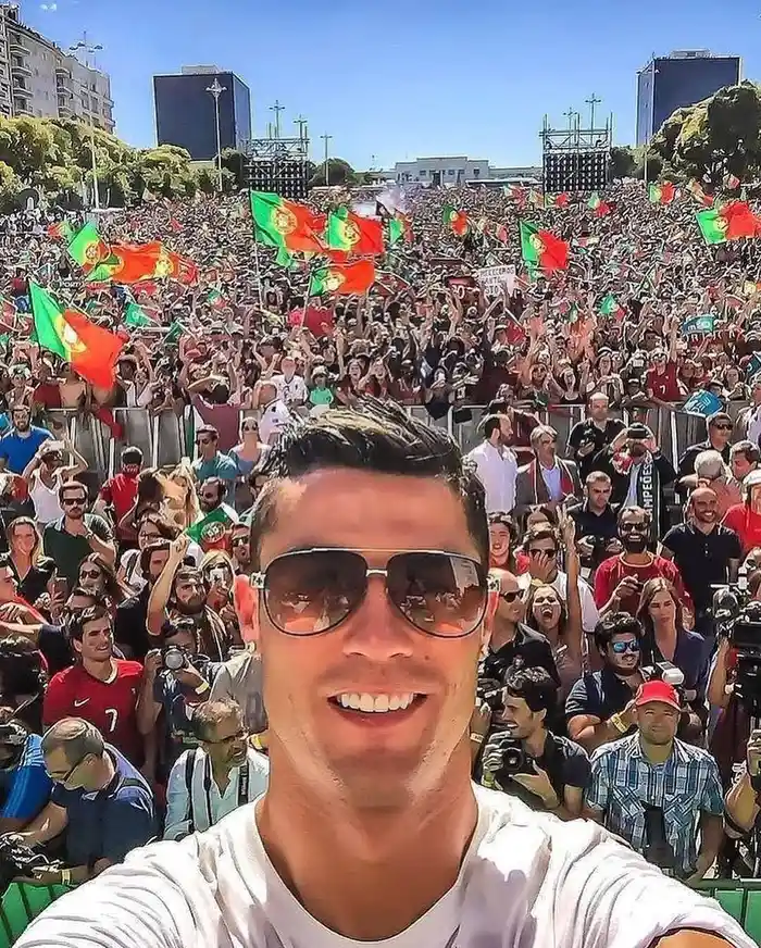 ảnh ronaldo đẹp trai thần thái
