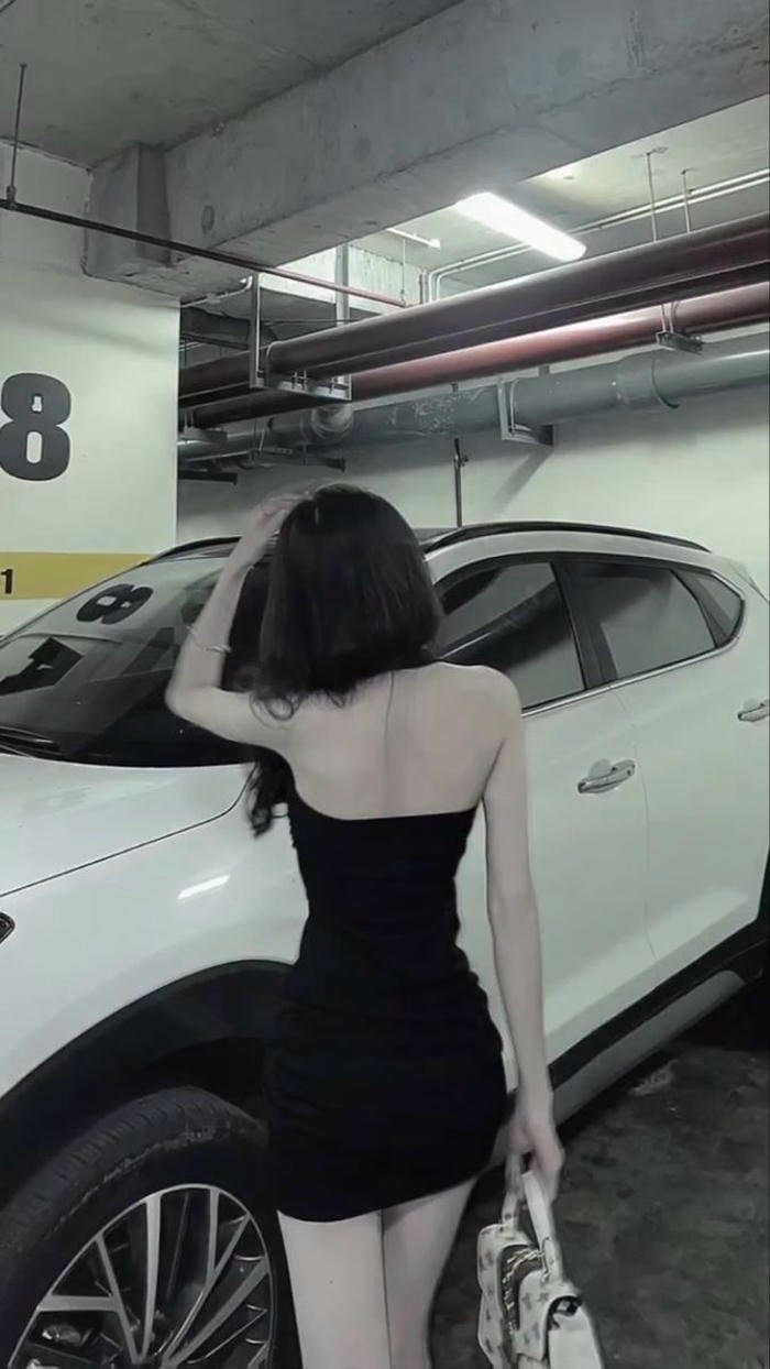 ảnh thời trang khoe dáng