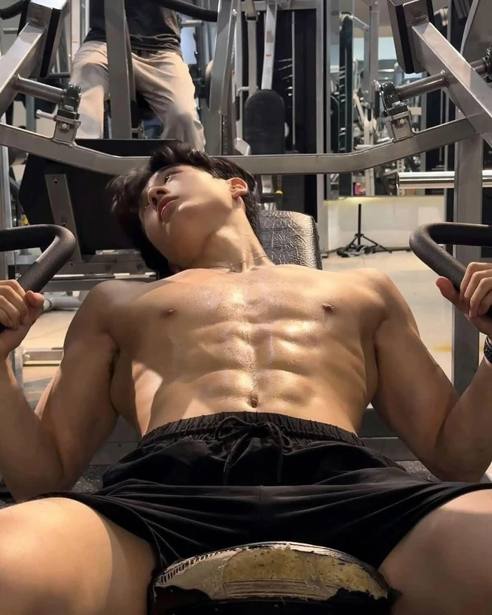 ảnh trai đẹp 8 múi body chuẩn men