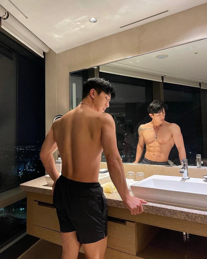 ảnh trai đẹp 8 múi body chuẩn