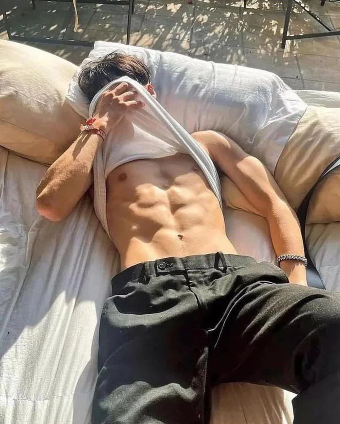 ảnh trai đẹp 8 múi sexy cuốn hút